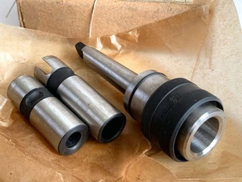 Патрон для быстросменного инструмента с комплектом сменных втулок