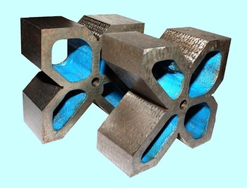 Призмы поверочные и разметочные чугунные тип П2-4 кл.точн.1 300х300х120мм (комплект из 2-х шт)